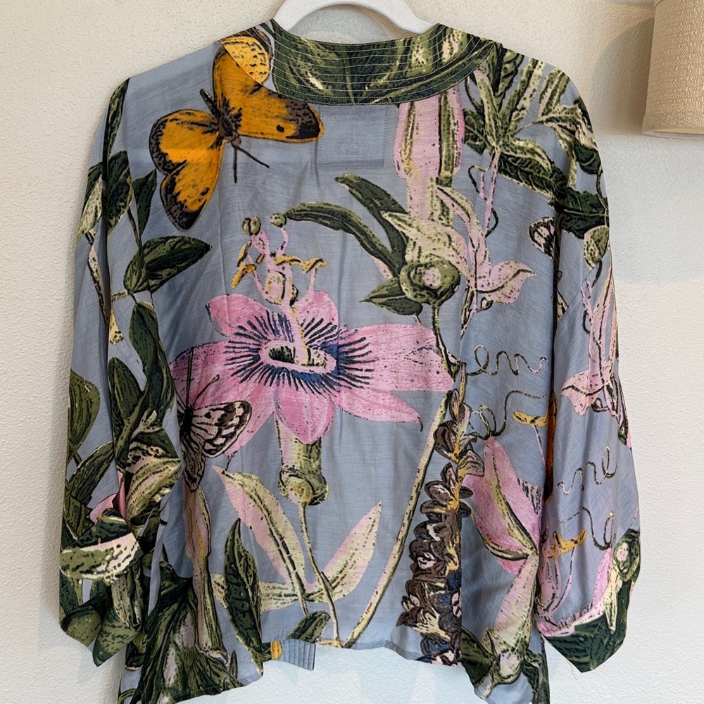 Two's Company Short Kimono by One Hundred Stars in Wanderlustre - Picture 8 of 8